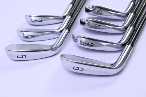 Titleist T200 Irons / 5-PW+GW / Stiff Flex Tensei AV Red AM2 Shafts