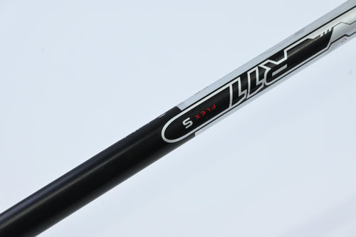 Taylormade R11 Driver / 10.5 Degree / Stiff Flex Fujikura Blur 60