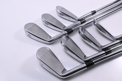 Mizuno JPX 825 Pro Irons / 4-PW / Regular Flex Dynalite Gold XP R300 Shafts