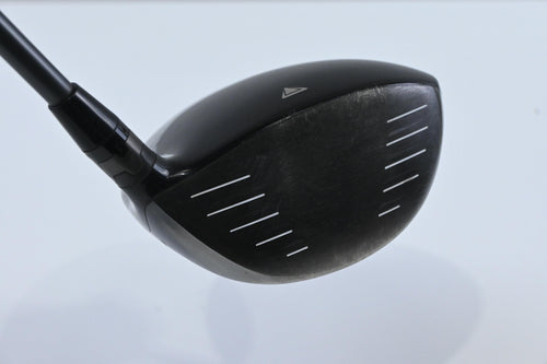 Left Hand Titleist 915 D2 Driver / 10.5 Degree / Regular Flex Aldila Tour Rogue