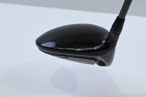 Left Hand Titleist 915 D2 Driver / 10.5 Degree / Regular Flex Aldila Tour Rogue