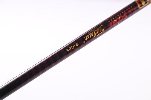 Titleist 909 D2 Driver / 9.5 Degree / Stiff Flex Aldila Voodoo Shaft