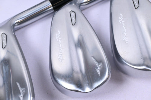 Mizuno M-15 Irons / 5-PW+GW / Regular Flex Dynamic Gold 105 R300 Shafts