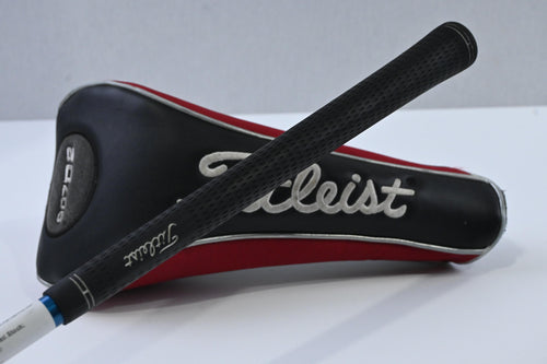 Titleist 907 D2 Driver / 9.5 Degree / Stiff Flex Aldila VS 65 Shaft