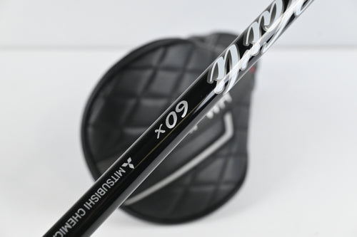 Wilson DYNAPWR 2025 Carbon Driver / 9 Degree / X-Flex Kai'li White 60 Shaft