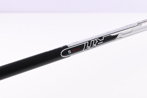 Taylormade R11 Driver / 10.5 Degree / Stiff Flex Fujikura Blur 60 Shaft