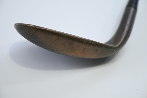 Titleist High Performance BeCu Gap Wedge / 52 Degree / Wedge Flex Dynamic Gold