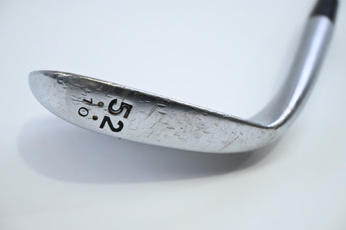 Cleveland 588 RTX Gap Wedge / 52 Degree / Wedge Flex Dynamic Gold