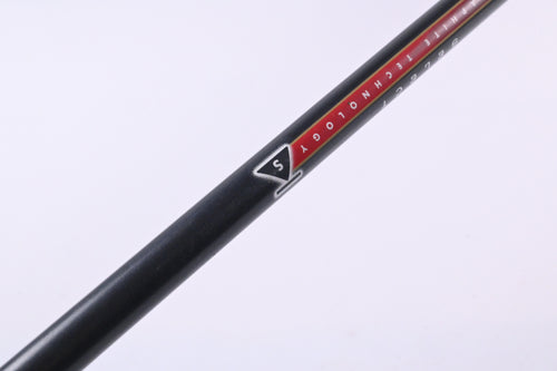 Titleist 913 D2 Driver / 9.5 Degree / Stiff Flex Titleist Select Shaft