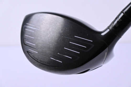 Titleist 917 D2 Driver / 9.5 Degree / Regular Flex Fujikura Motore F1 Shaft