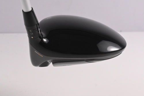 Titleist 915 D2 Driver / 9.5 Degree / Stiff Flex Aldila Rogue Silver 60 Shaft