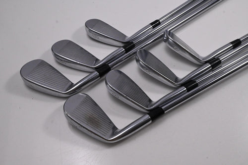 Mizuno Pro 243/241 Irons / 4-PW / X-Flex Project X Shafts