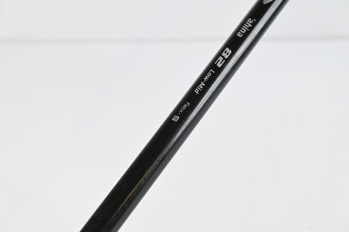 Titleist 915 D2 Driver / 9.5 Degree / Stiff Flex Diamana 'ahina 82 Shaft