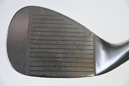 Cleveland 588 RTX Sand Wedge / 54 Degree / Wedge Flex Dynamic Gold Shaft