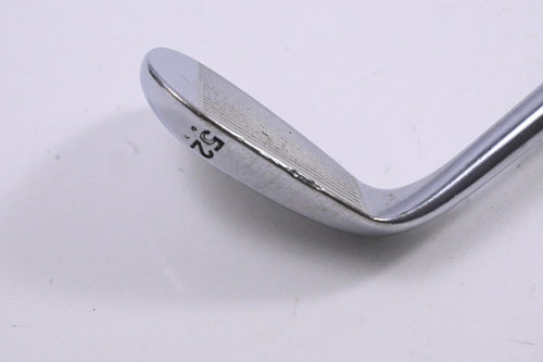 Cleveland 588 RTX Gap Wedge / 52 Degree / Wedge Flex True Temper Dynamic Gold