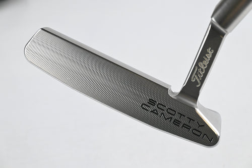 Scotty Cameron Special Select Squareback Putter / 33 Inch