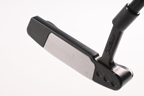 Scotty Cameron Select Newport 2018 Putter / 34 Inch / Refubished