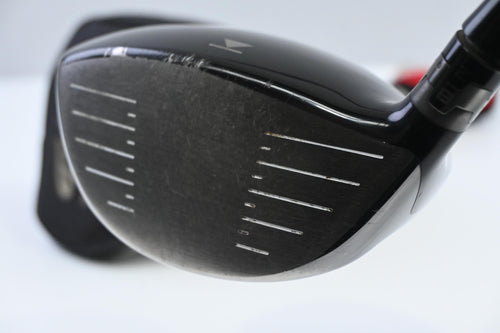 Titleist 910 D2 Driver / 10.5 Degree / Regular Flex Diamana 'ilima 61