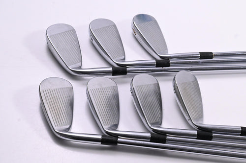 Mizuno JPX 825 Irons / 4-PW / Regular Flex Dynamic Gold R300 Shafts