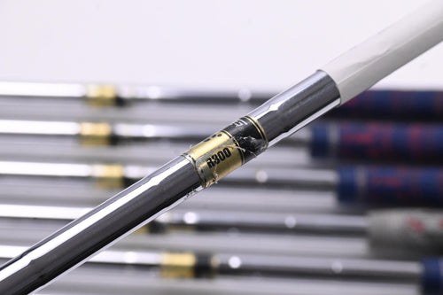 Mizuno JPX 825 Irons / 4-PW / Regular Flex Dynamic Gold R300 Shafts