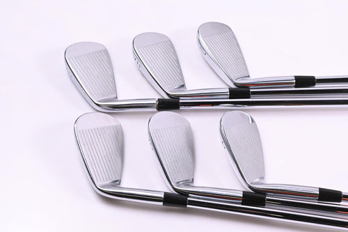 Mizuno Pro 223 Irons / 5-PW / Regular Flex Dynamic Gold 105 R300 Shafts