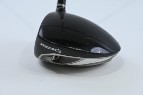 Left Hand Taylormade R9 Driver / 10.5 Degree / Regular Flex Fujikura Motore 65