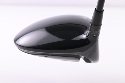 Left Hand Titleist 915 D2 Driver / 10.5 Degree / Regular Flex Kuro Kage Red 50