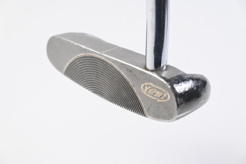 Yes! C-Groove Marilyn Putter / 34 Inch