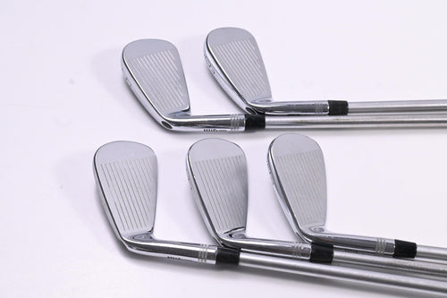 Wilson Staff Model CB / Model Blade 2024 / 5-9i / X-Flex KBS Tour C-Taper 130