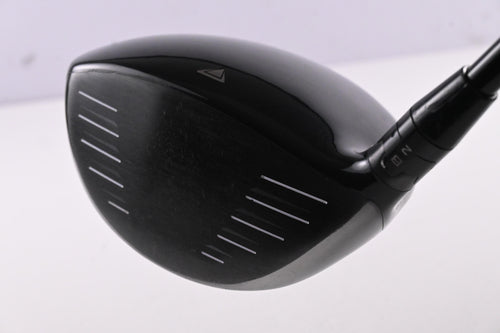 Titleist 915 D2 Driver / 10.5 Degree / Regular Flex Tensei AV Blue 55 Shaft