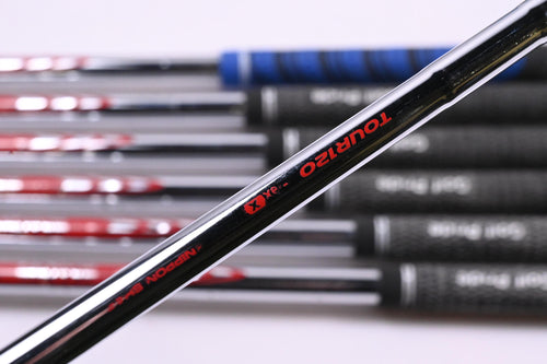 Wilson Staff Model Blade 2024 Irons / 4-PW / X-Flex N.S.Pro Modus³ Tour 120