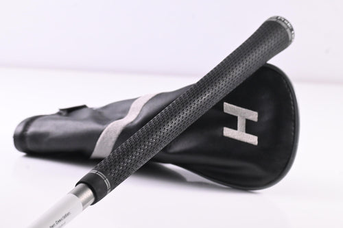 Titleist 915H #2 Hybrid / 18 Degree / Stiff Flex Diamana M+ Red 60 Shaft
