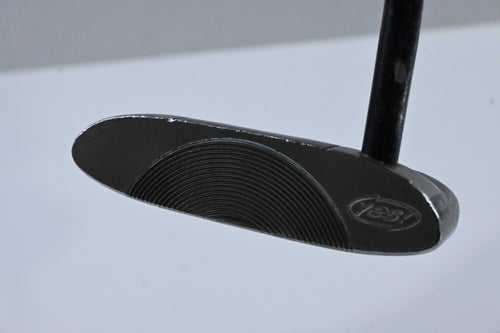 Yes! C-Groove Victoria II Putter / 34 Inch