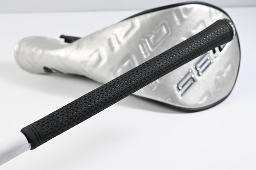Taylormade Qi35 Driver / 9 Degree / Regular Flex Vanquish 5 Shaft