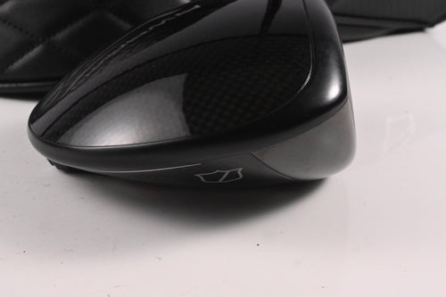 Wilson DYNAPWR 2025 Carbon Driver / 10.5 Degree / Stiff Flex Kai`li White 60 Shaft
