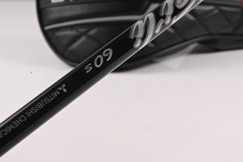 Wilson DYNAPWR 2025 Carbon Driver / 10.5 Degree / Stiff Flex Kai`li White 60 Shaft