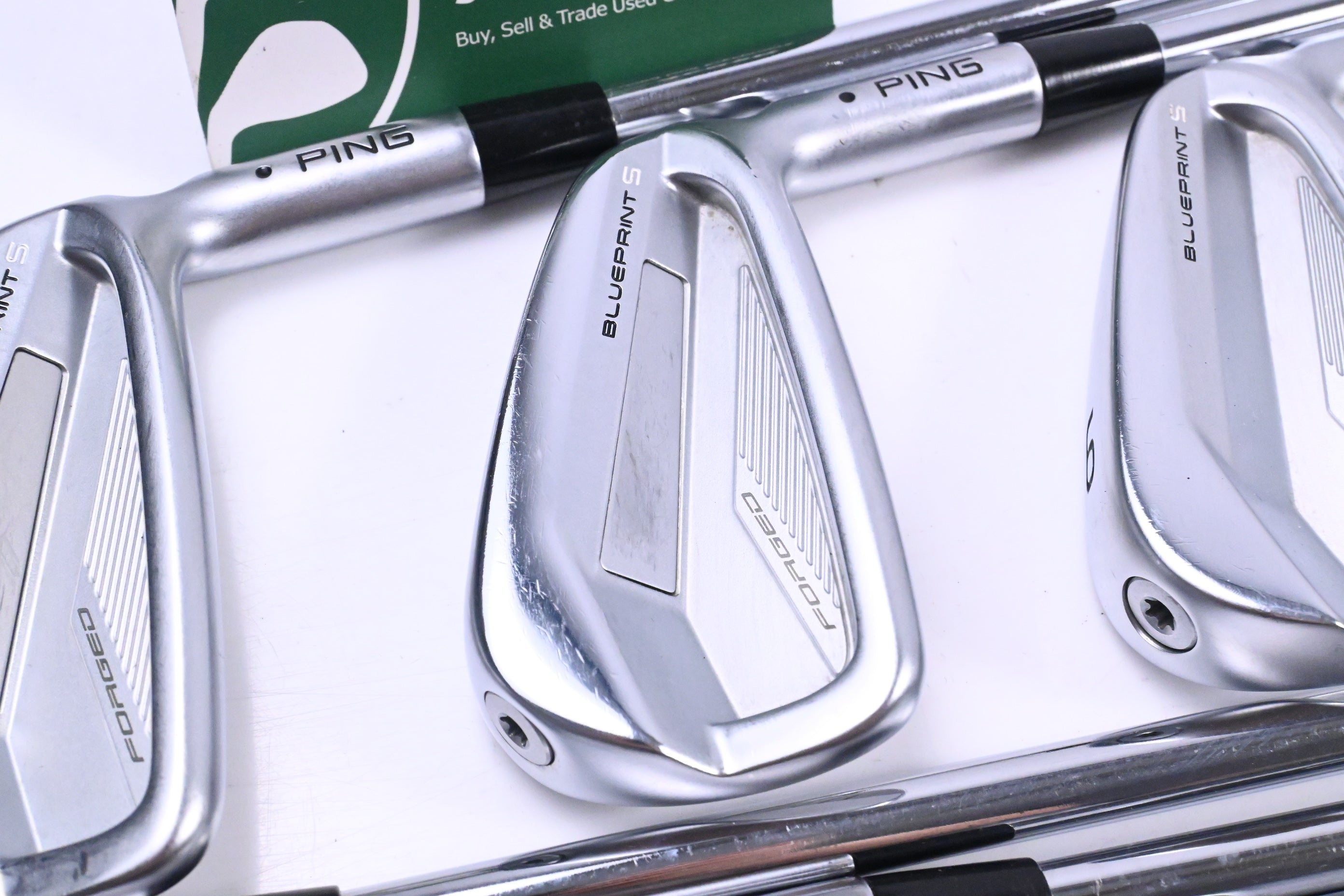 Fer à Repasser Set De Fers Ping Blueprint T 4-PW (7 Clubs) - Manches Dynamic Gold 120 X100, Point Blanc, Extra Rigide Fers Golf Ping Blueprint T
