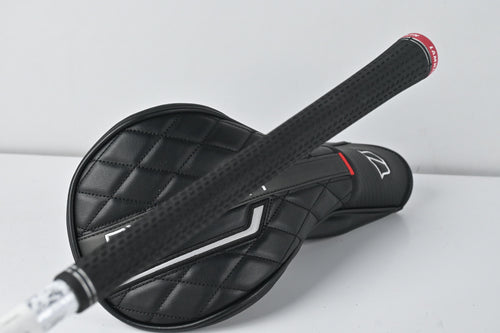 Wilson DYNAPWR 2025 Carbon Driver / 9 Degree / X-Flex Denali Black 60 Shaft