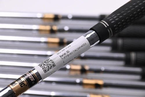 Titleist DCI 990 Irons / 2-PW / Stiff Flex Dynamic Gold S300 Shafts