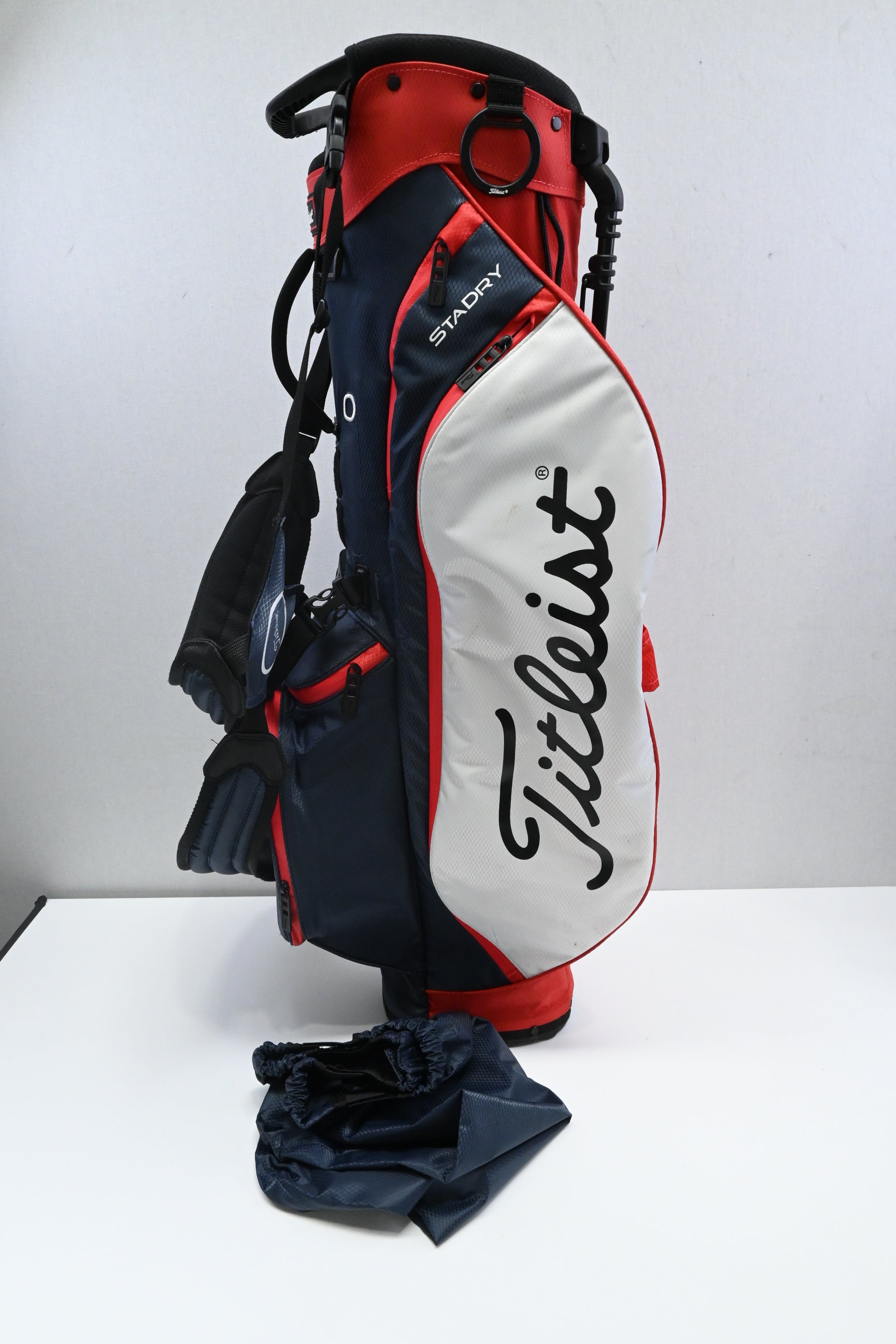 Titleist StaDry Stand Bag / 4-Way Divider / Red, Blue, White