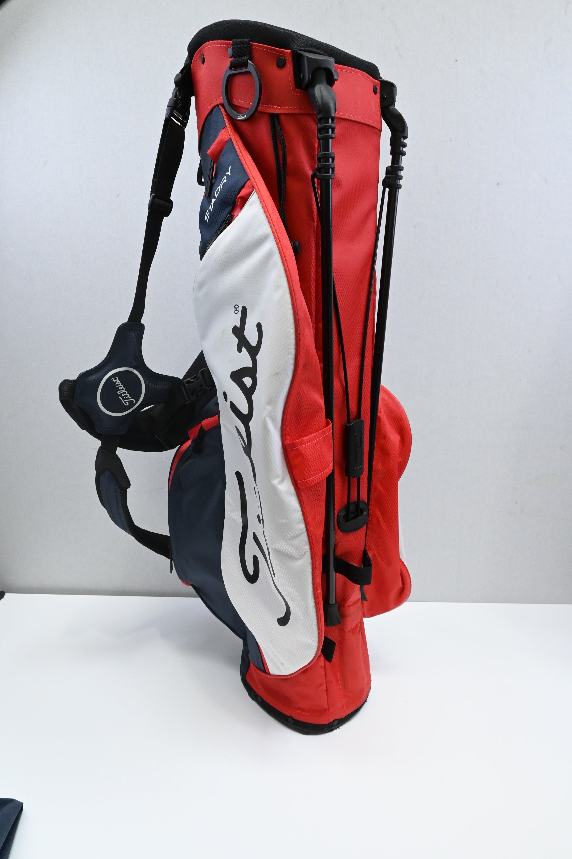 Titleist StaDry Stand Bag / 4-Way Divider / Red, Blue, White