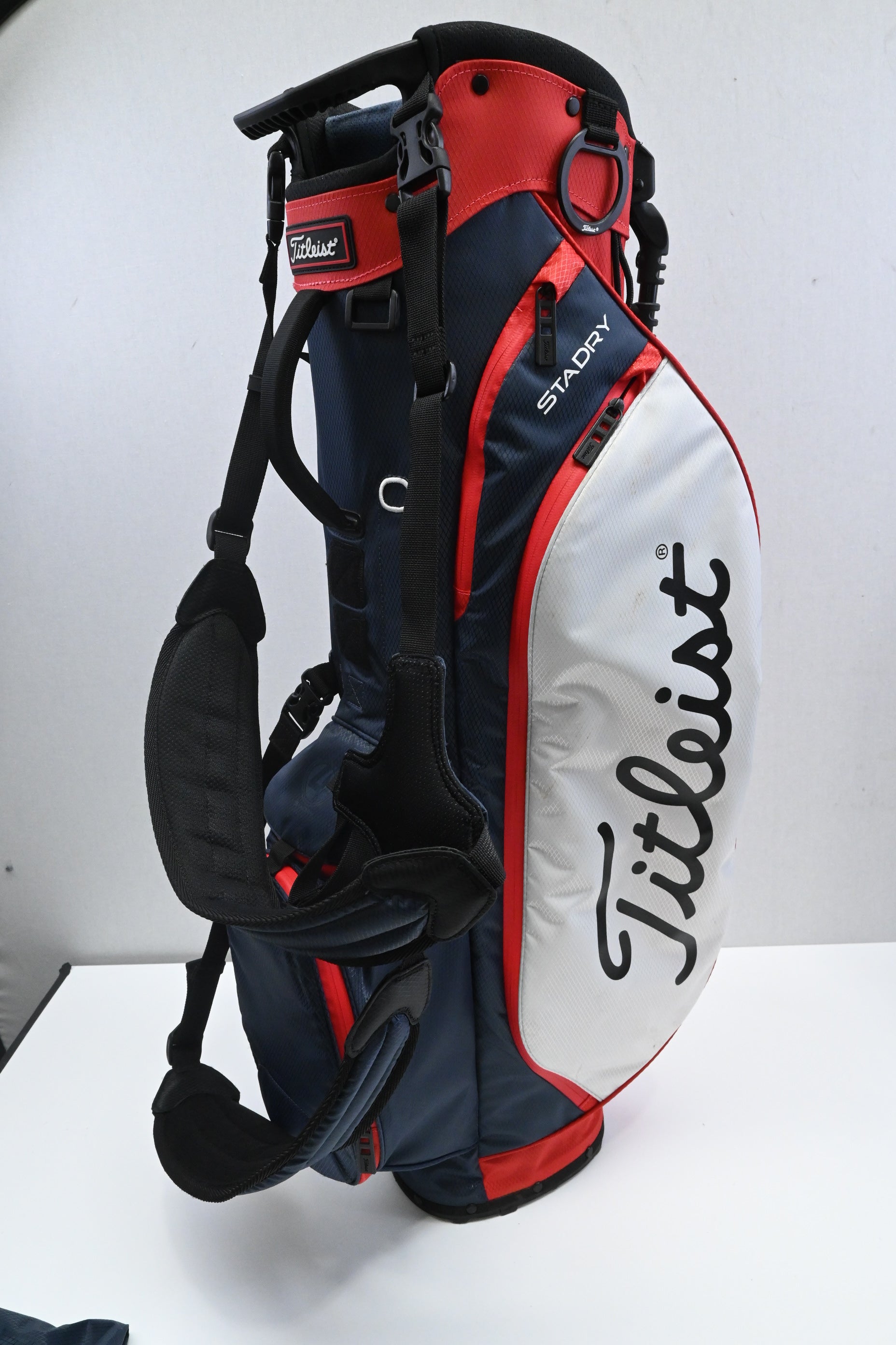 Titleist StaDry Stand Bag / 4-Way Divider / Red, Blue, White
