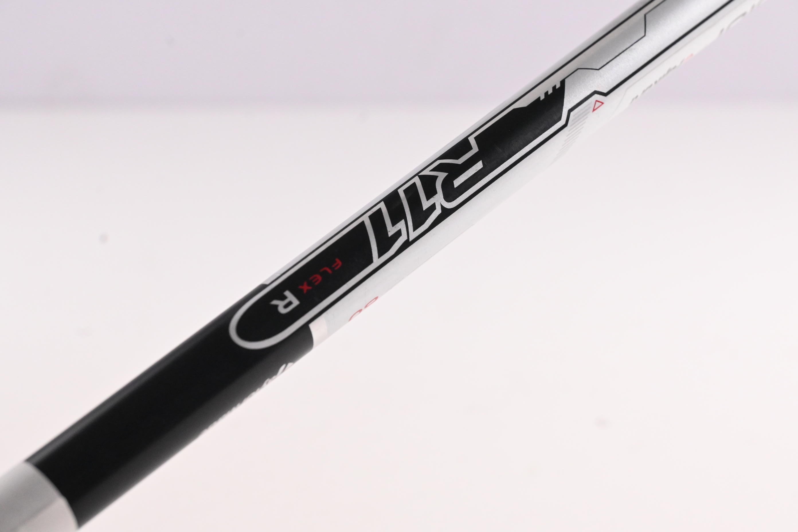 Taylormade R11 Driver / 10.5 Degree / Regular Flex Fujikura Blur 60 Shaft