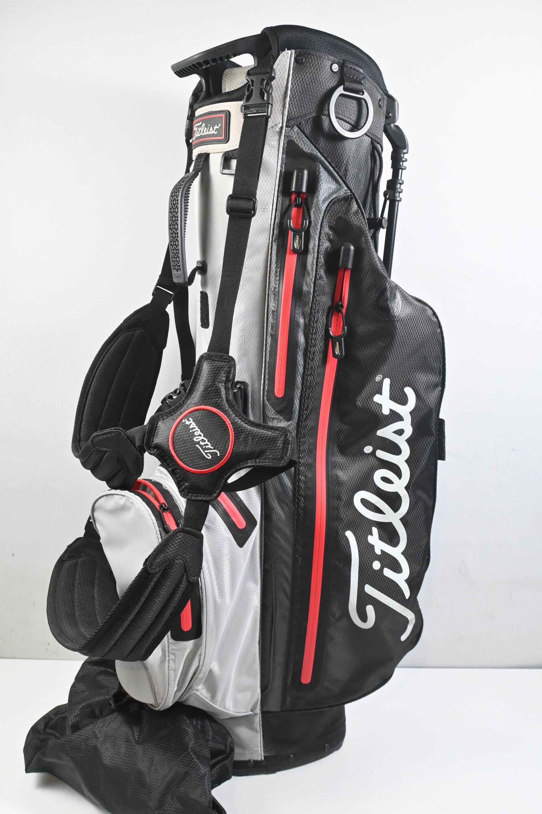 Titleist Players 4 Stadry Stand Bag / 4-Way Divider / Black, Grey, Red