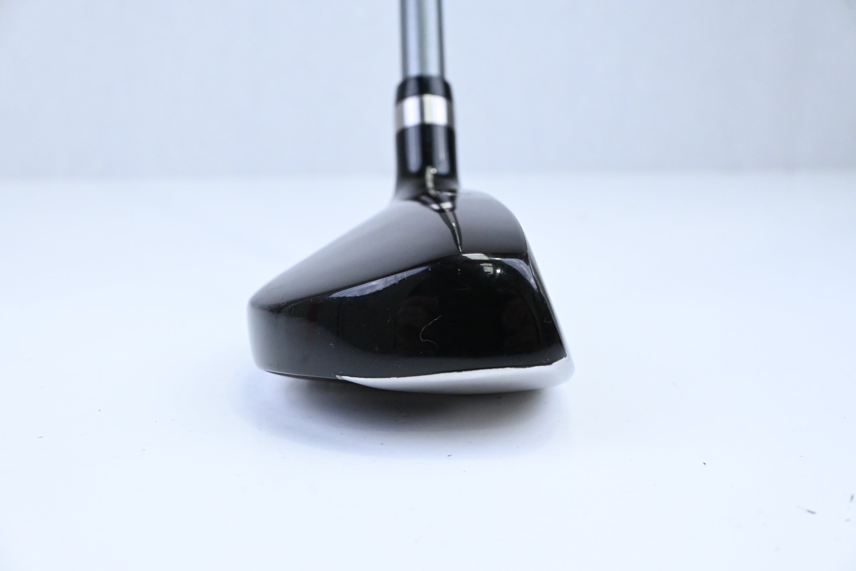 Wilson Deep Red #4 Hybrid / 21 Degree / Uniflex UST Deep Red 450 Shaft