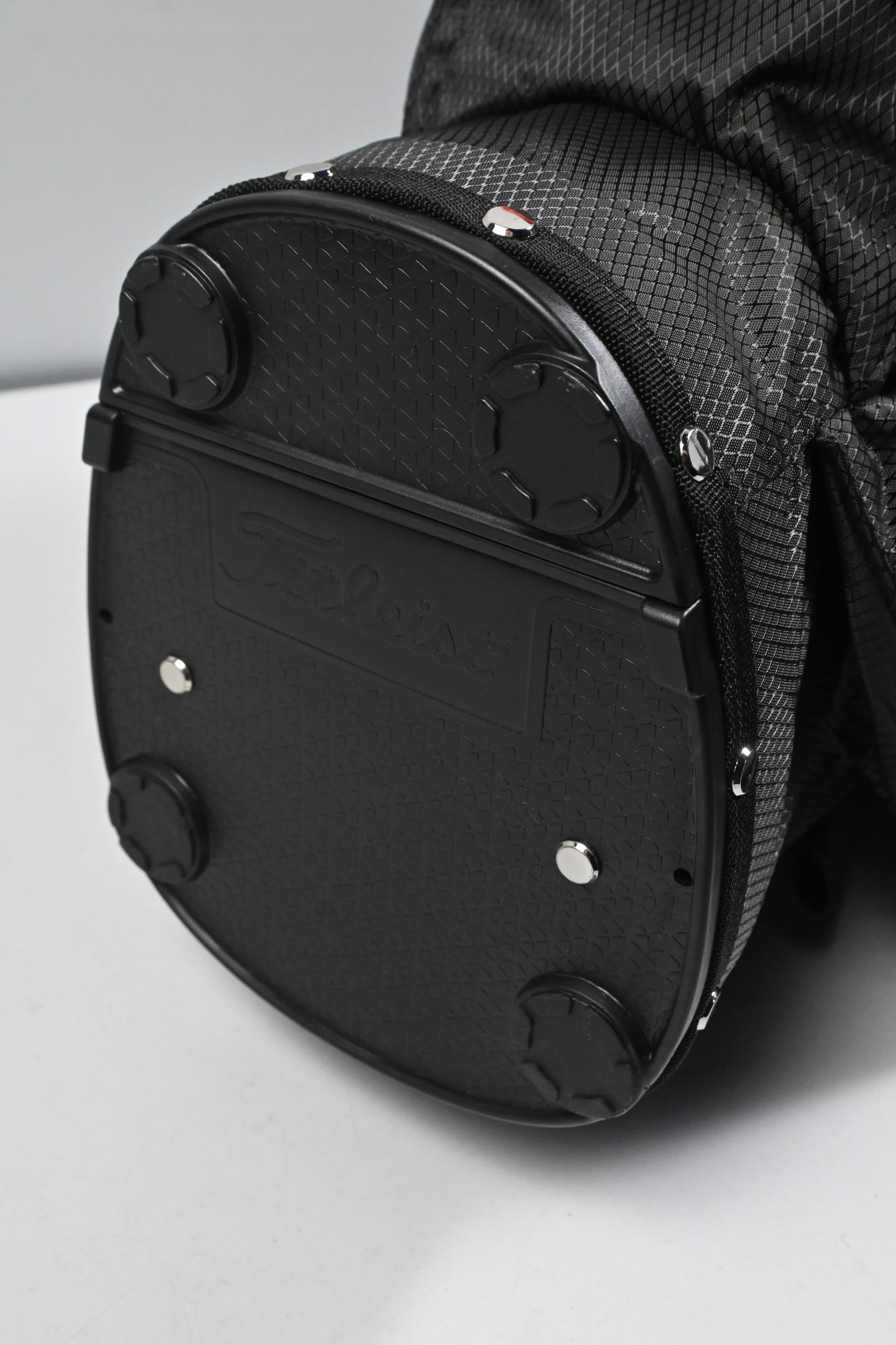 Titleist Players 4 StaDry Stand Bag / 4-Way Divider / Black, Red