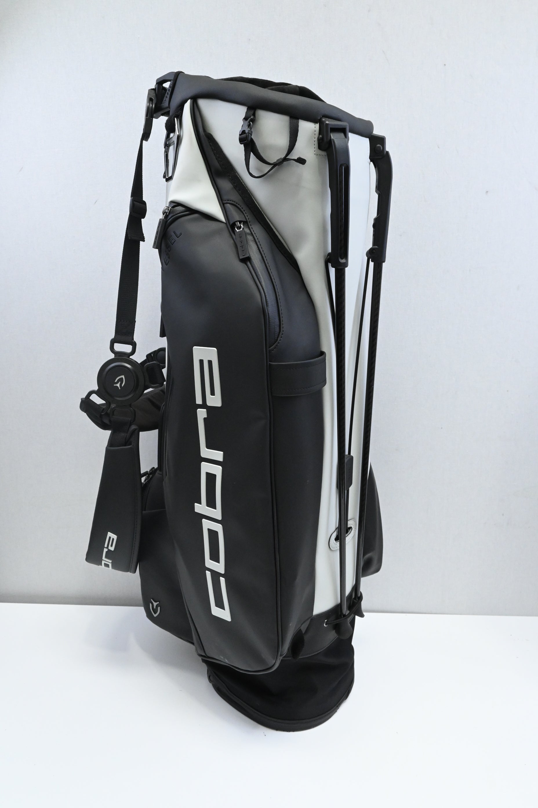 Cobra Vessel Stand Bag / 6 Way Divider / Black, White