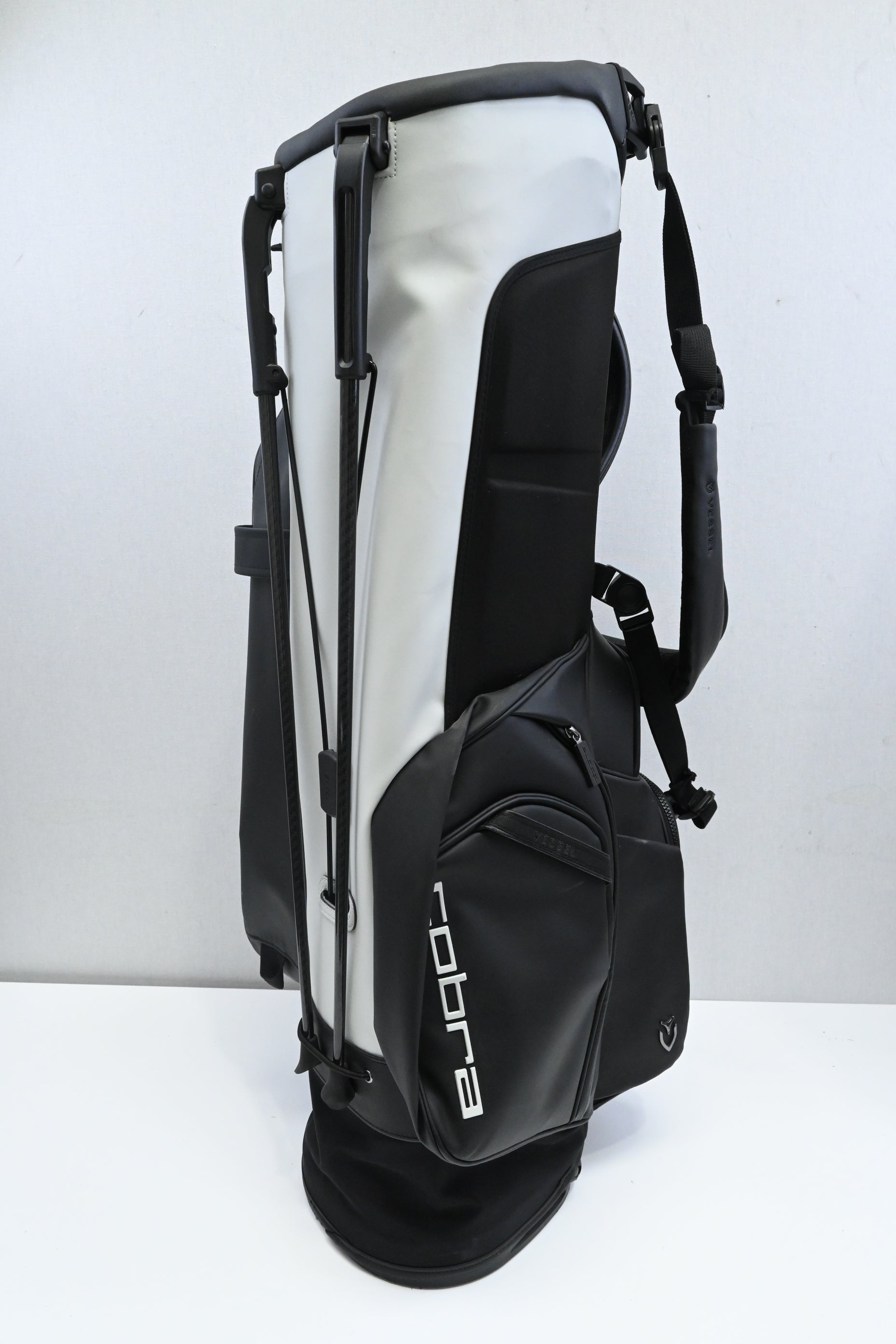 Cobra Vessel Stand Bag / 6 Way Divider / Black, White