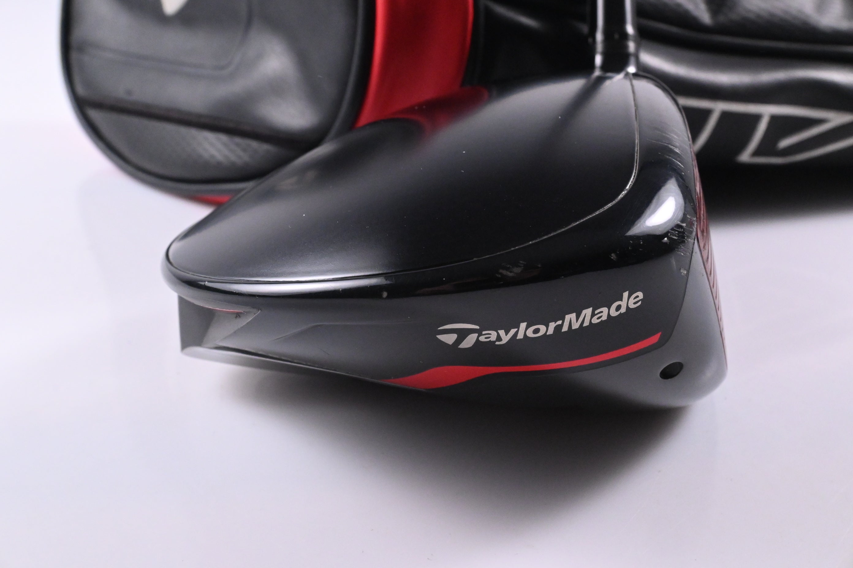 Taylormade Stealth Plus Driver / 10.5 Degree / Regular Flex HZRDUS Smoke RDX Red