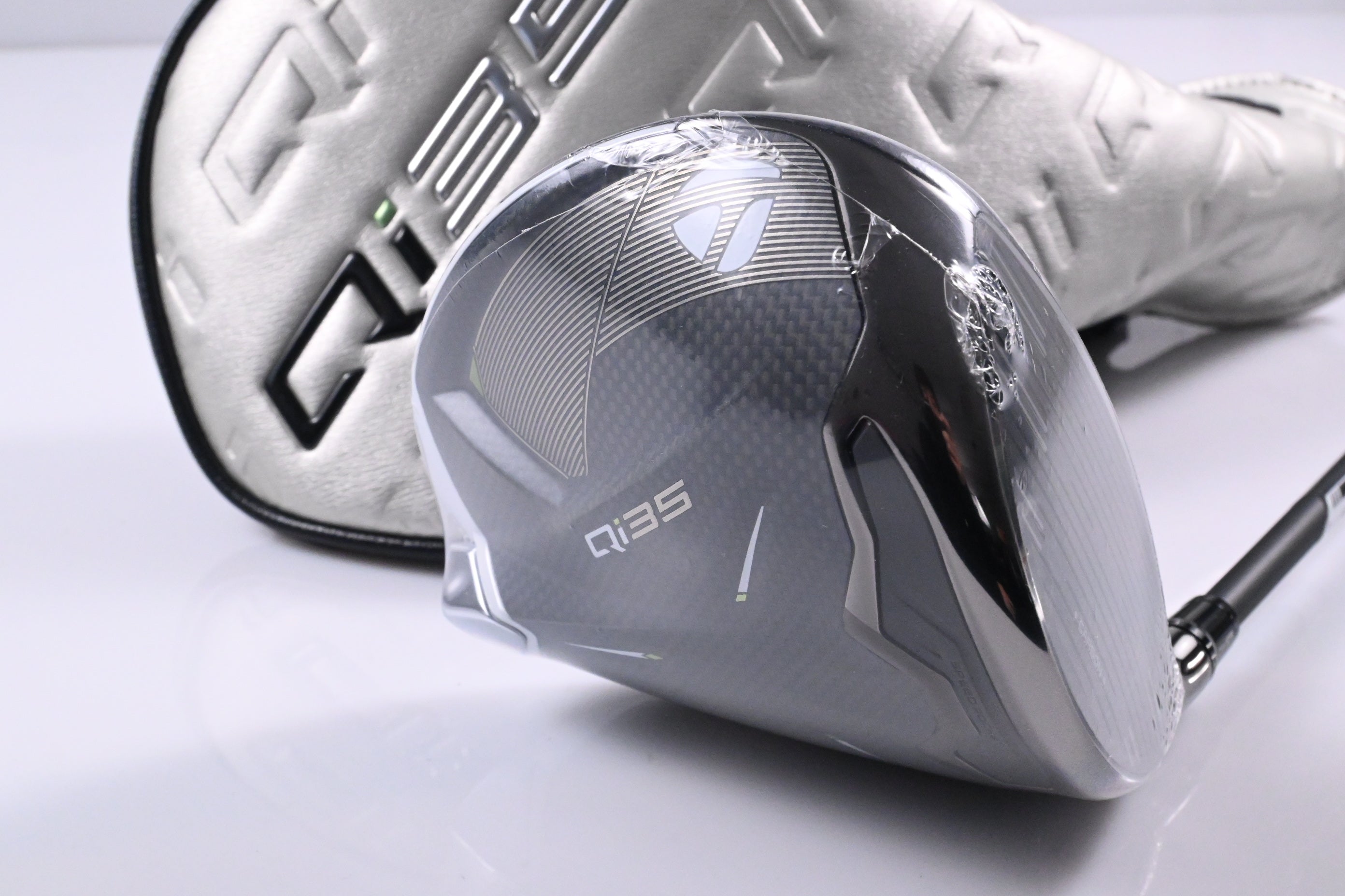 Taylormade Qi35 Max Lite Driver / 10.5 Degree / Regular Flex Vanquish 4 Shaft